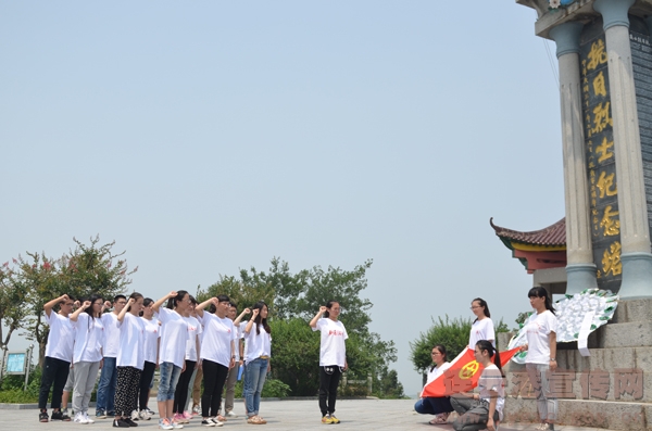 江苏师范大学中俄学院大学生捐建“守护抗日山烈士纪念林”