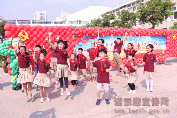 连云港中小学“开学第一课”：“学长征精神，做红色传人”