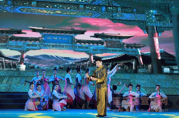 “美好新时代 精彩新港城”紫金文化艺术节连云港广场演出在连云区隆重举行
