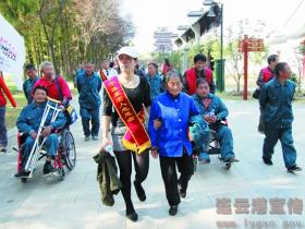 灌南县组织孤寡老人及残疾人游览二郎神文化遗迹公园