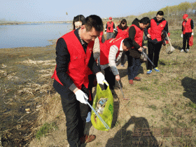 全福公司“党员的士”志愿者开展“干净连云港，保护母亲河”公益志愿活动