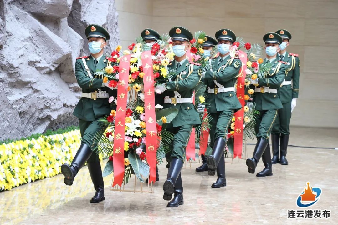 连云港市举行向革命烈士献花仪式